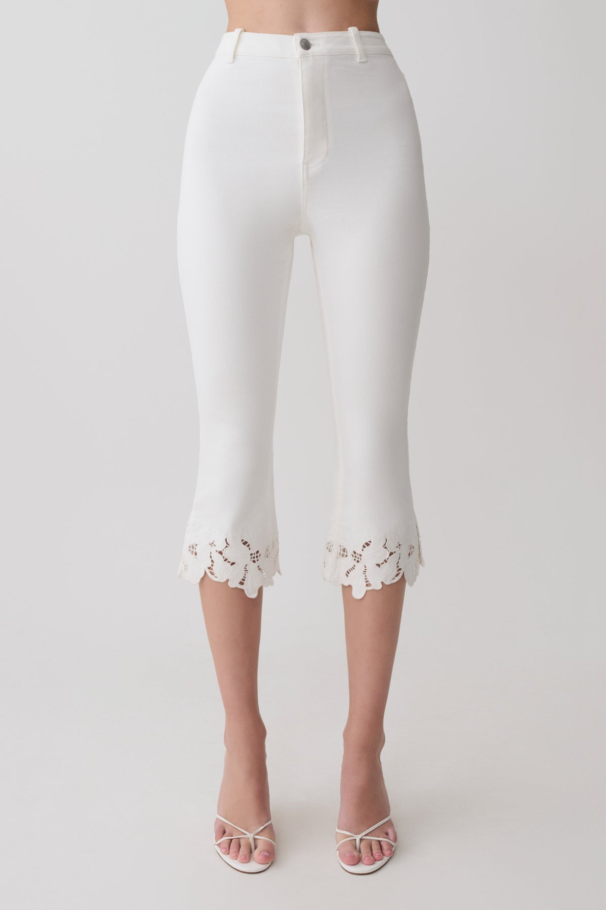 Spijkerdriekwartsbroek met bloemenborduursel - wit