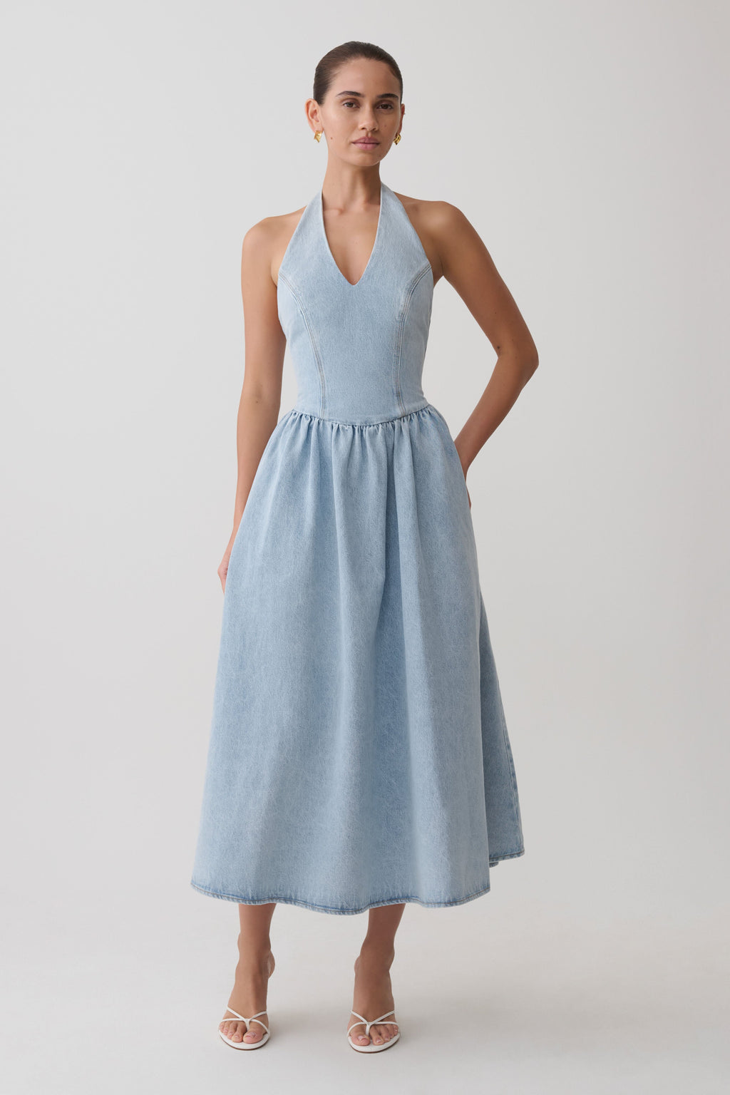 Midi-spijkerjurk met halternek - klassiek blauw