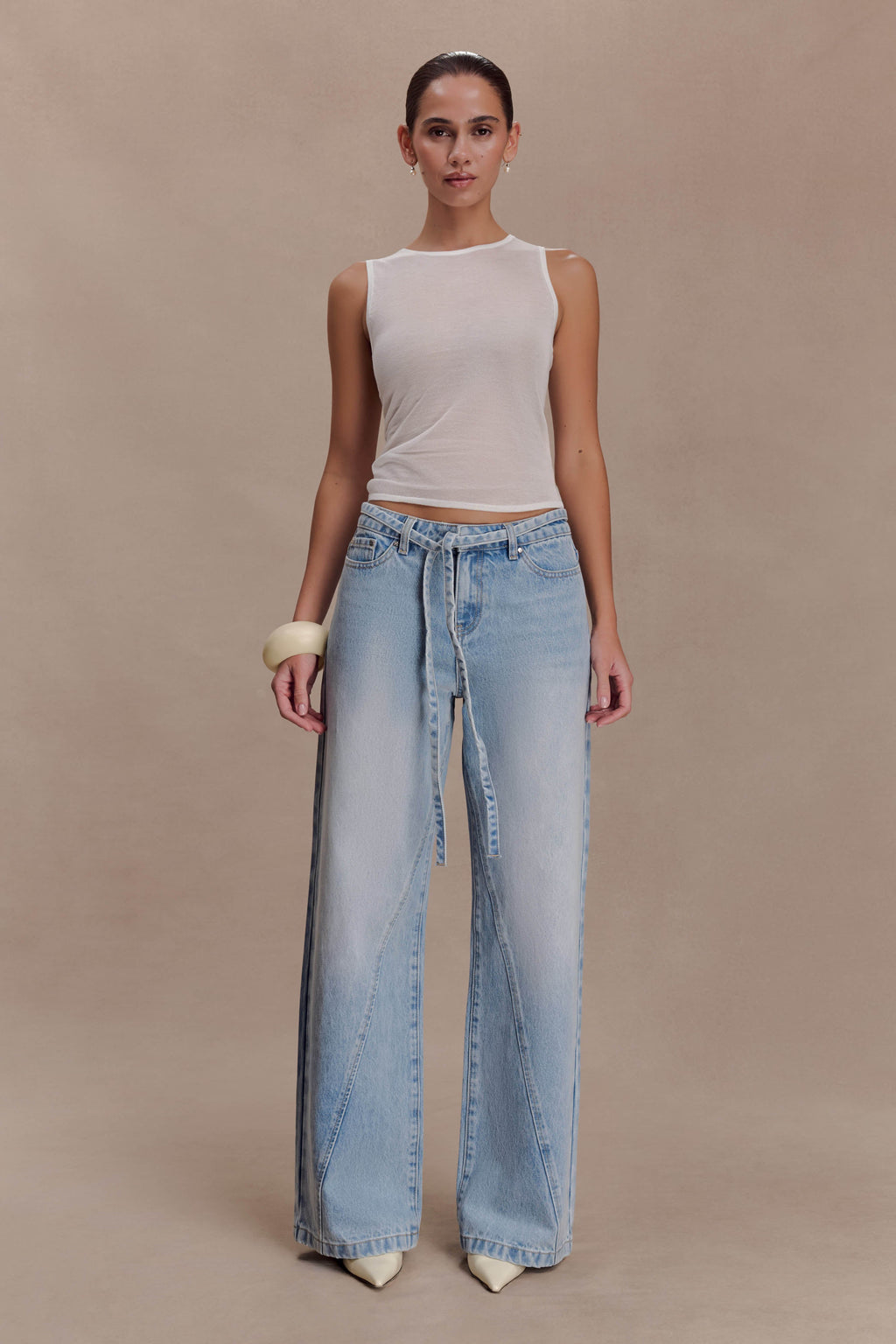 Spijkerjeans met rechte pijpen, normale taille en strikceintuur - gewassen lichtblauw