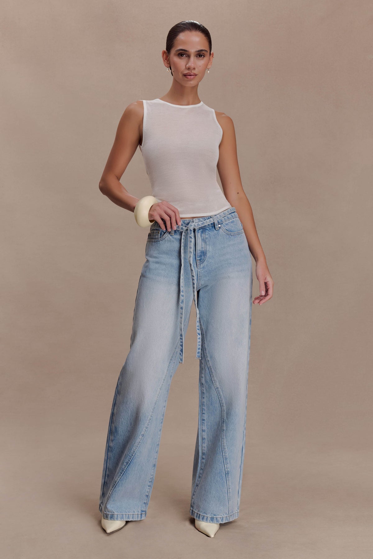 Spijkerjeans met rechte pijpen, normale taille en strikceintuur - gewassen lichtblauw