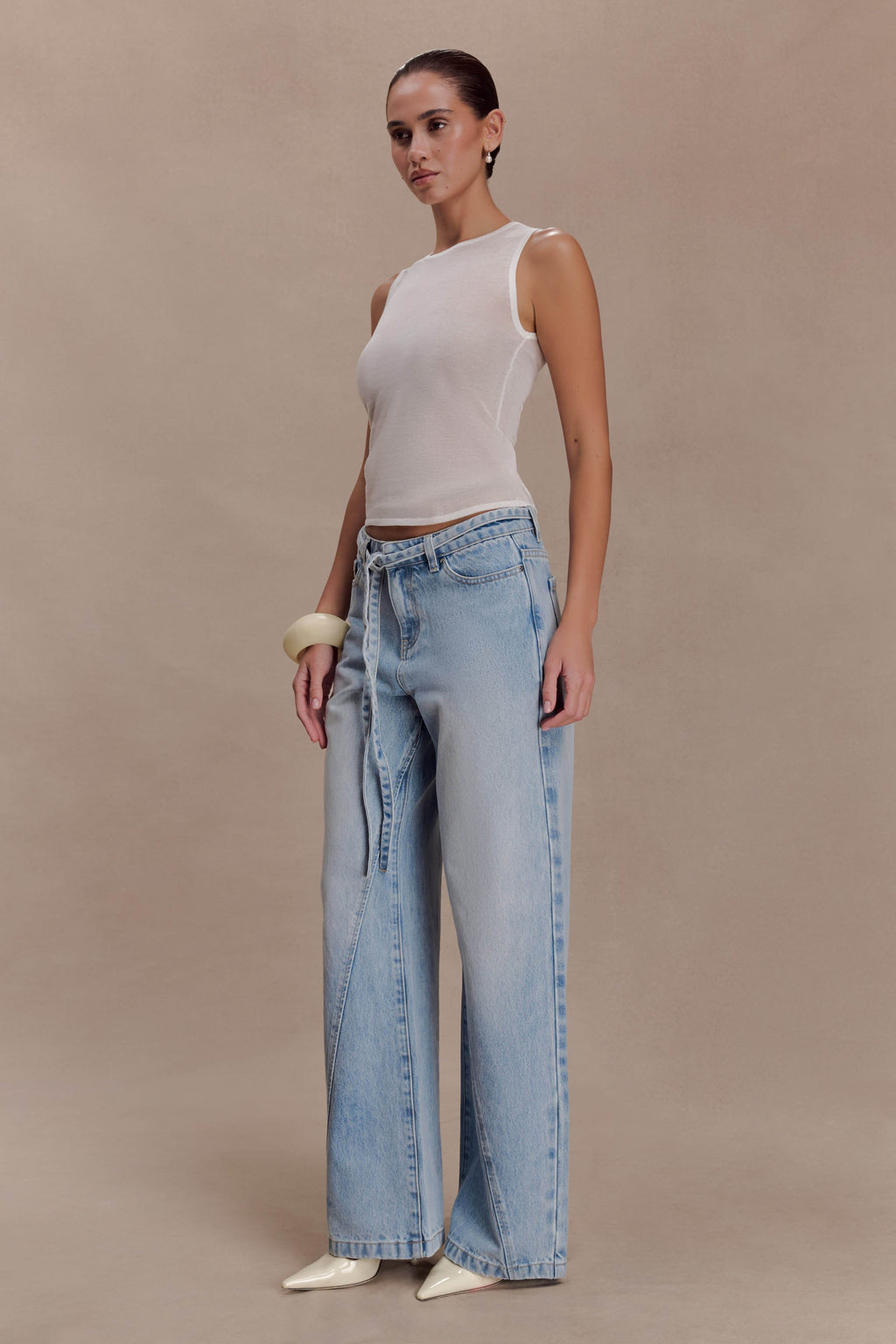 Spijkerjeans met rechte pijpen, normale taille en strikceintuur - gewassen lichtblauw