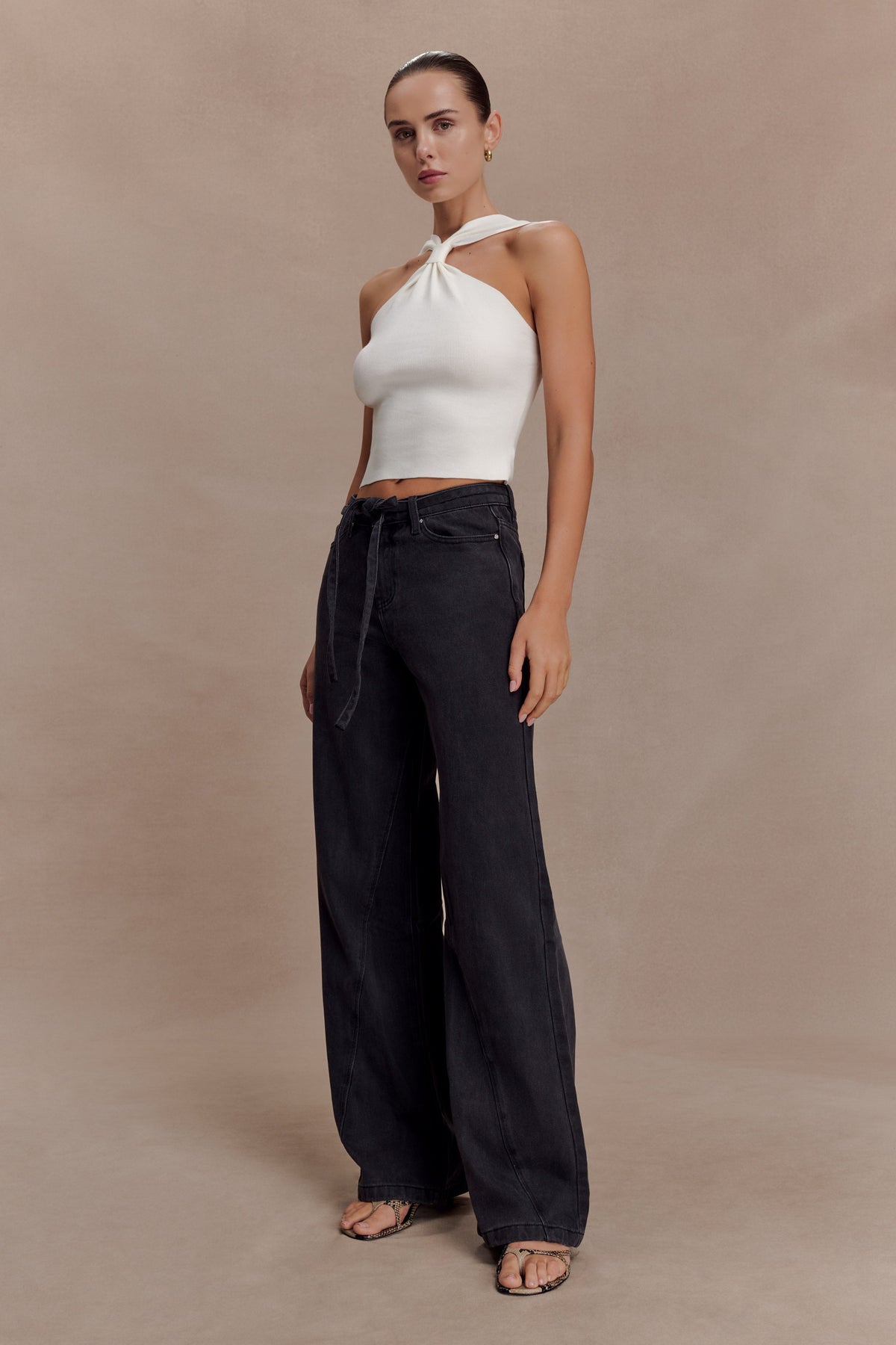 Jeans met mid waist, rechte pijpen en strikdetail - Gewassen zwart