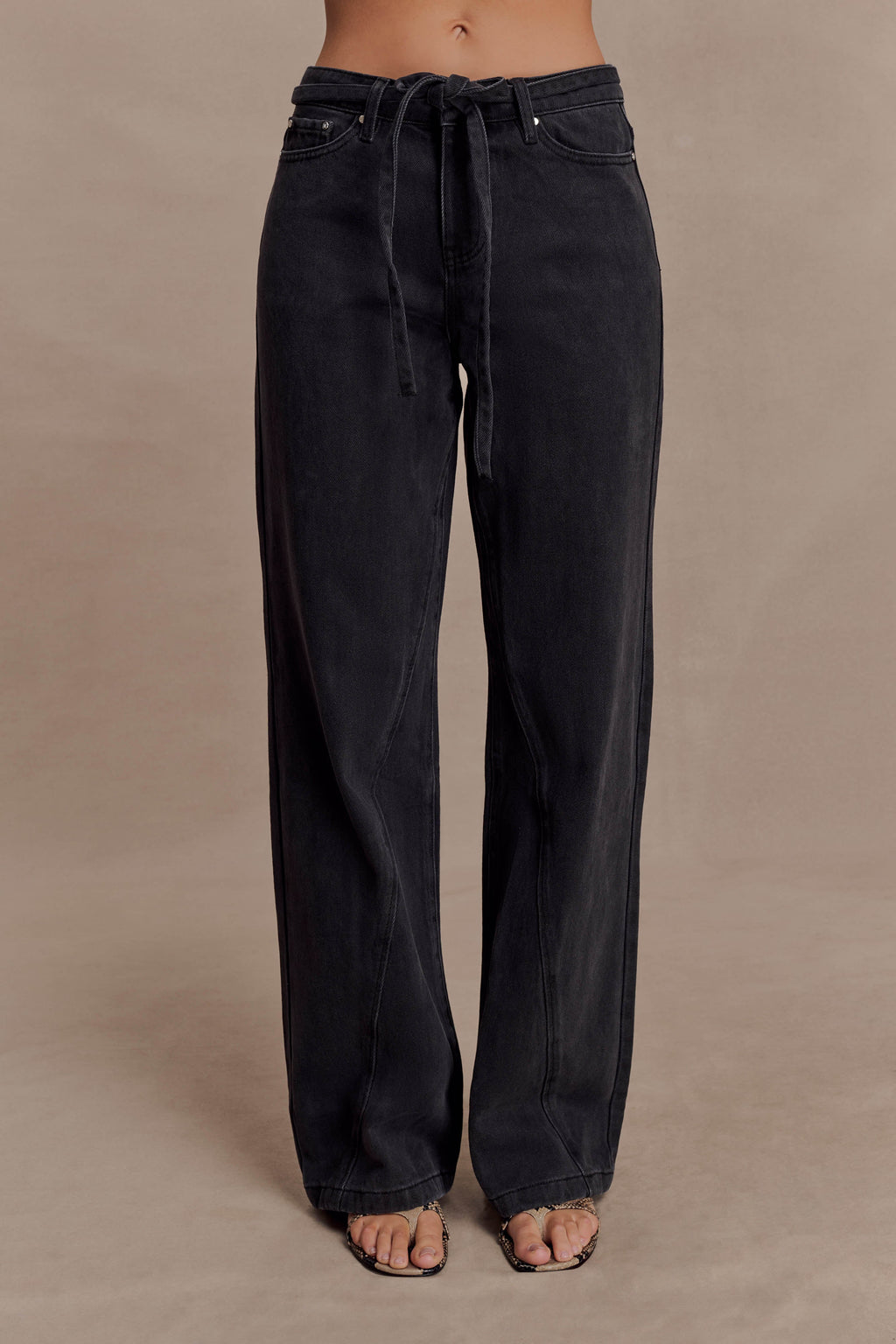 Jeans met mid waist, rechte pijpen en strikdetail - Gewassen zwart