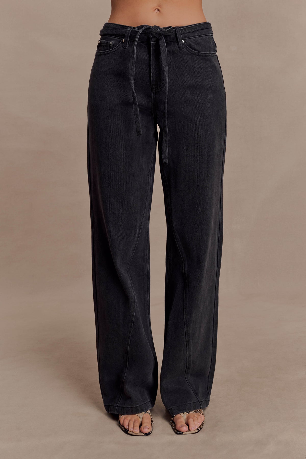 Jeans met mid waist, rechte pijpen en strikdetail - Gewassen zwart
