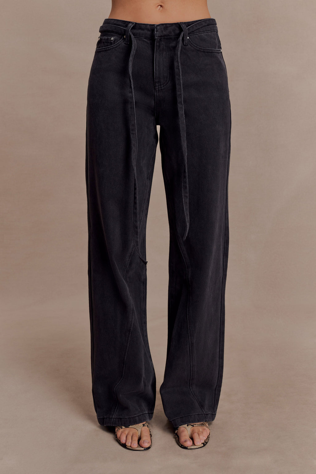 Jeans met mid waist, rechte pijpen en strikdetail - Gewassen zwart