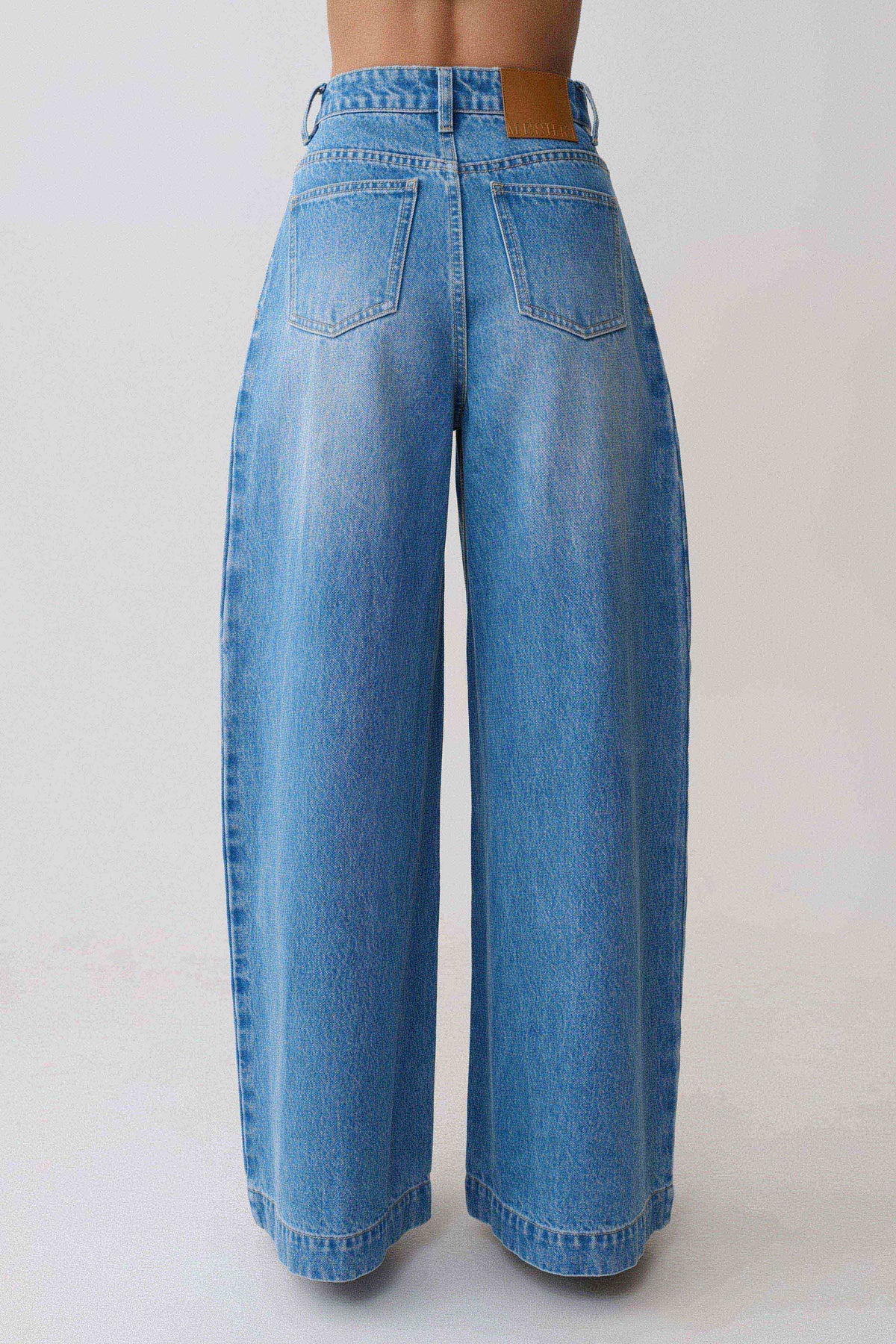 Oversized spijkerbroek met plooi aan de voorkant - zomerblauw