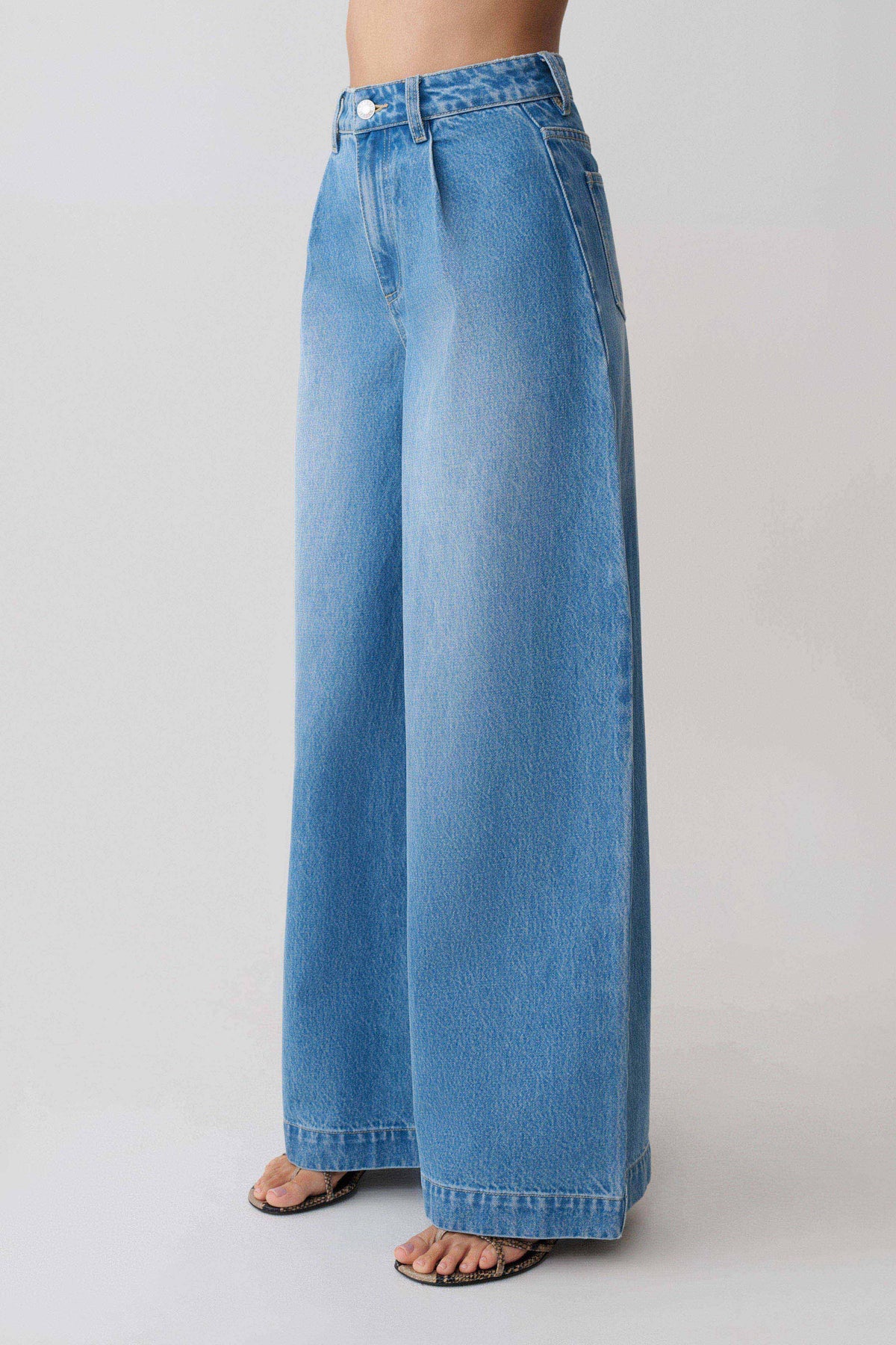 Oversized spijkerbroek met plooi aan de voorkant - zomerblauw